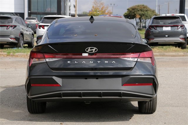 New 2026 Hyundai Elantra Sport image 6