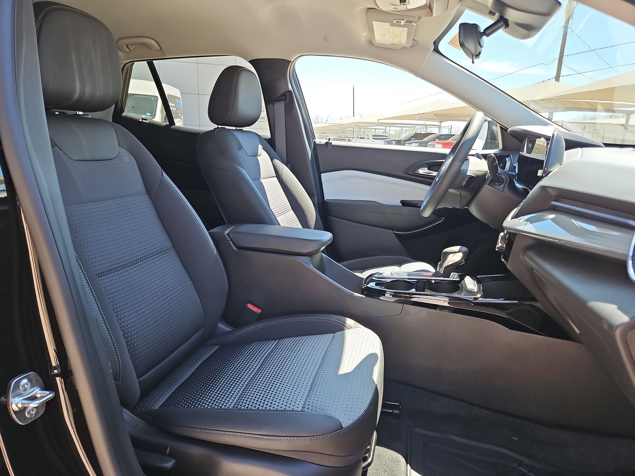 Certified 2025 Chevrolet Trax LT image 28