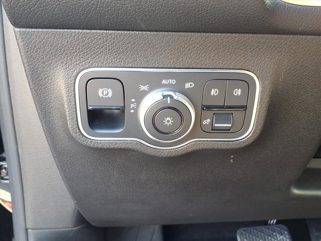 Used 2021 Mercedes-Benz GLB 250 4MATIC image 19