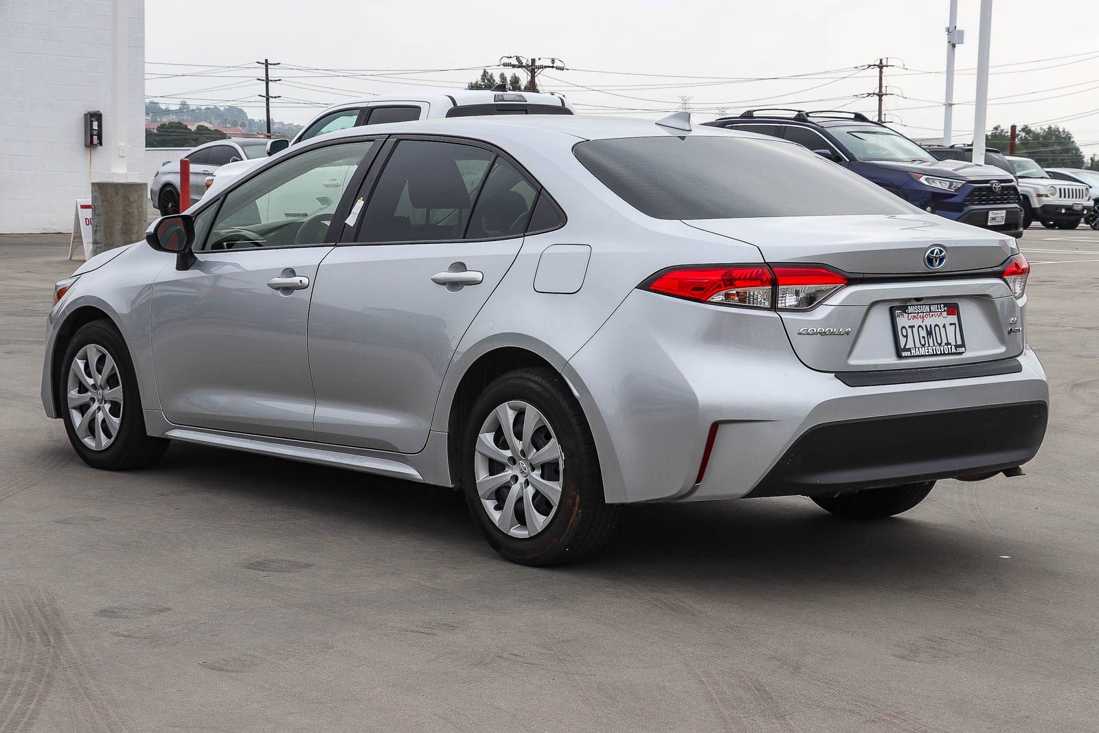 Certified 2025 Toyota Corolla LE FWD image 5