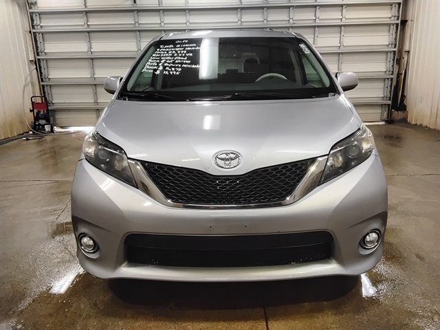Used 2014 Toyota Sienna SE FWD image 7