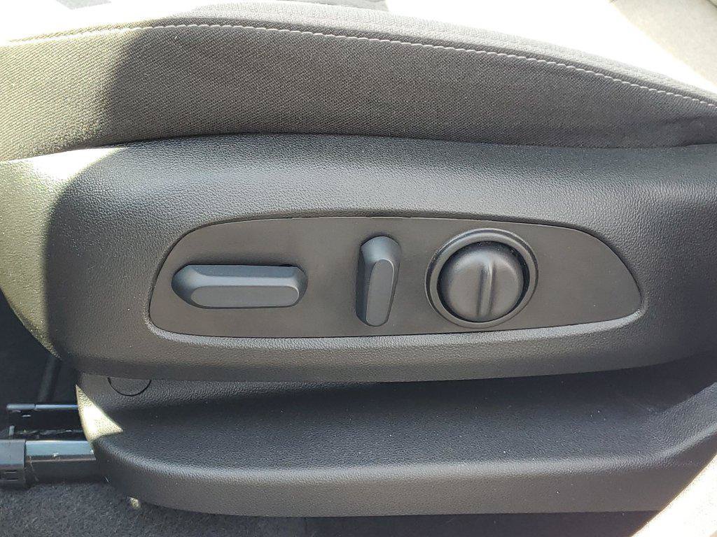 Used 2024 Chevrolet Equinox LT FWD image 6
