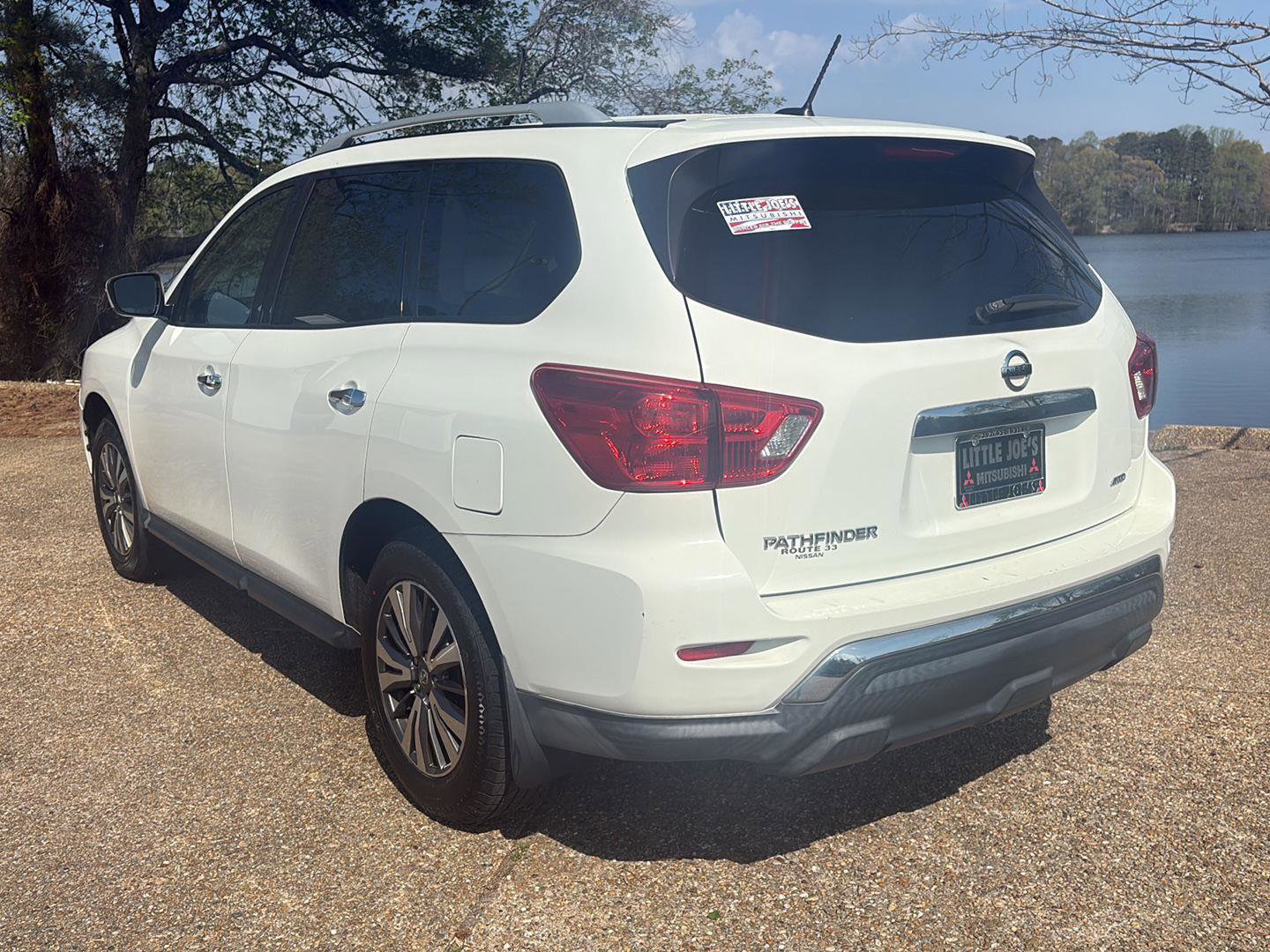 Used 2017 Nissan Pathfinder S image 8