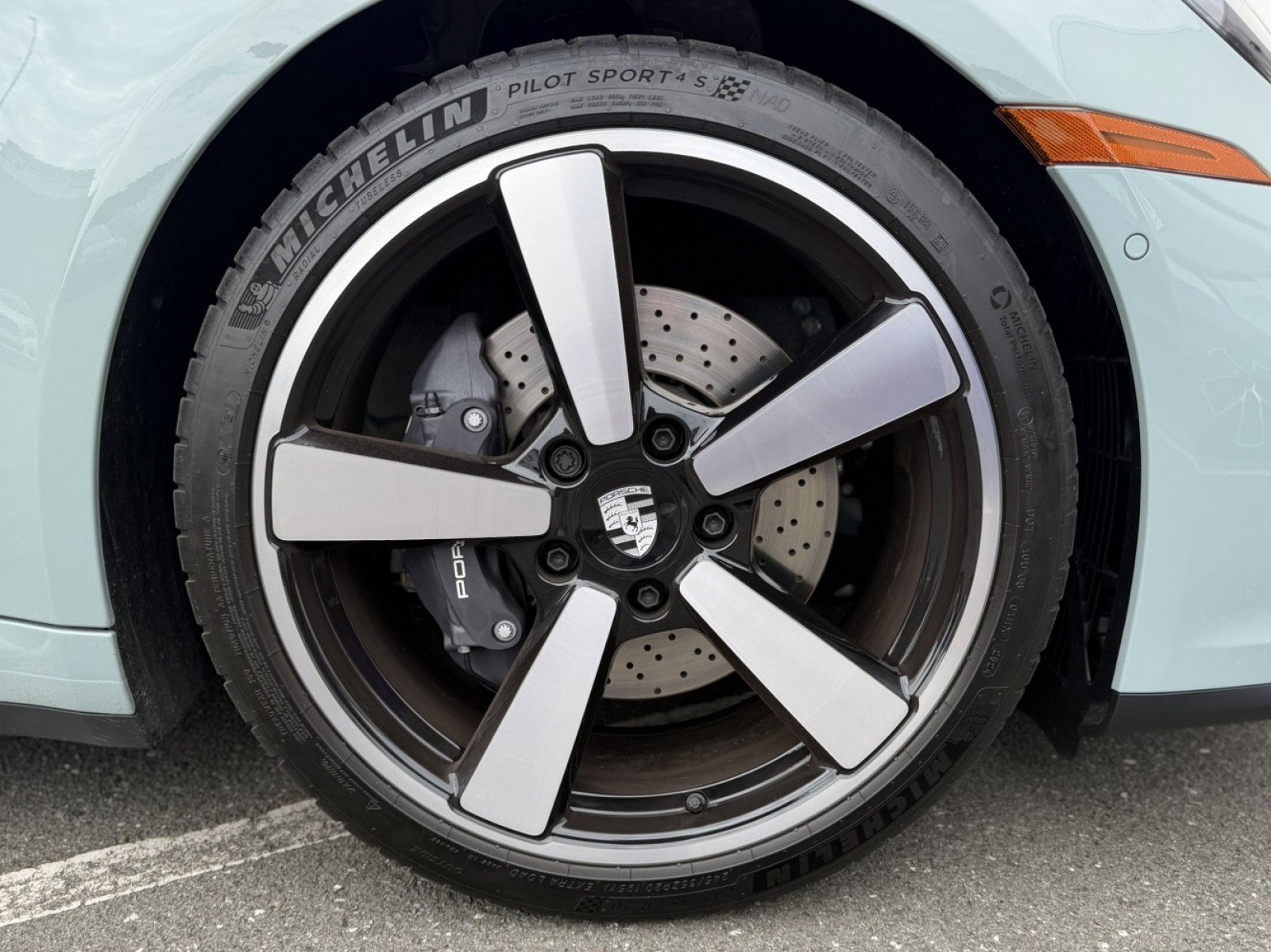 Used 2025 Porsche 911 Carrera RWD image 10