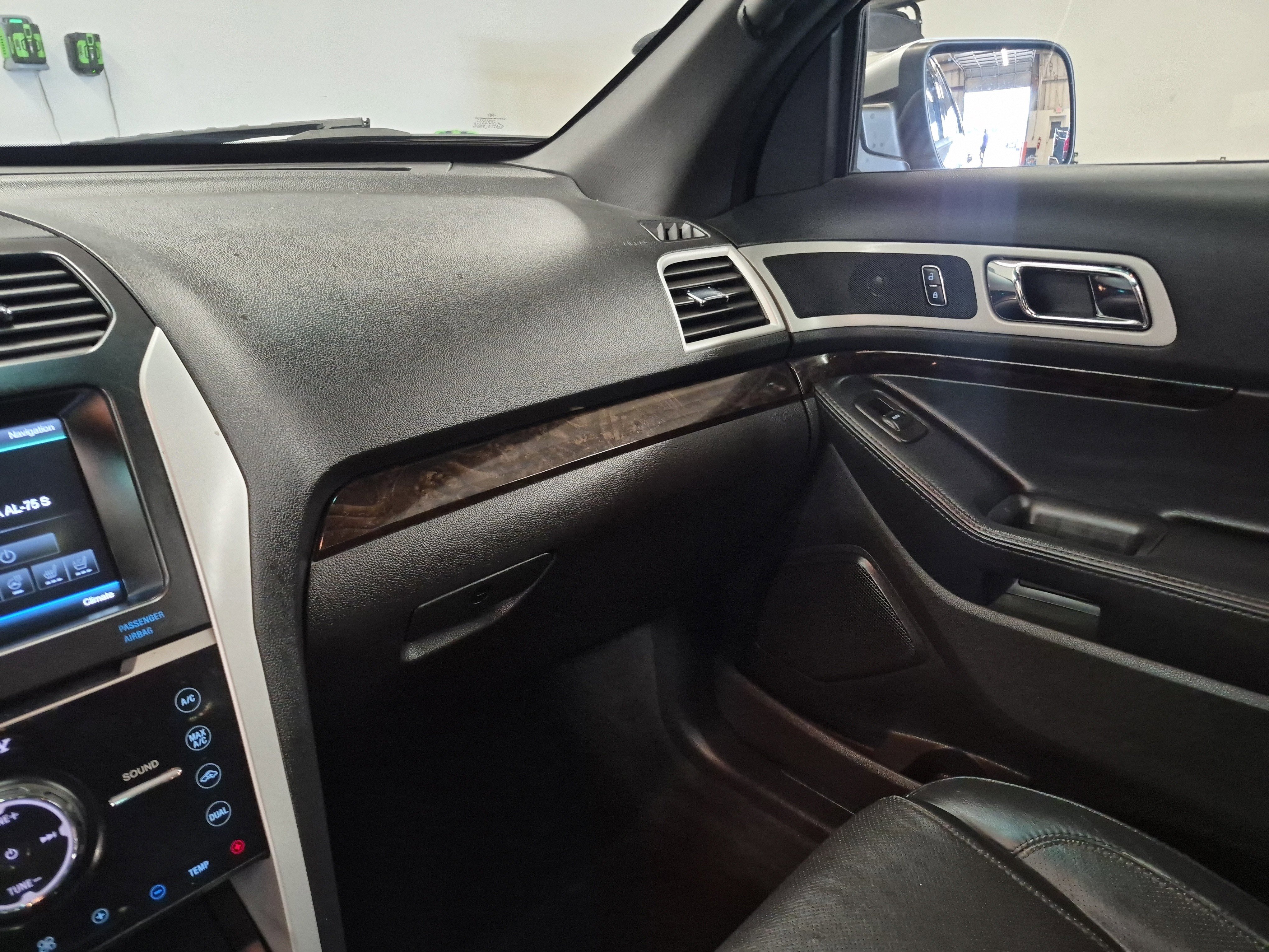 Used 2015 Ford Explorer Limited w/ Equipment Group 301A FWD image 22
