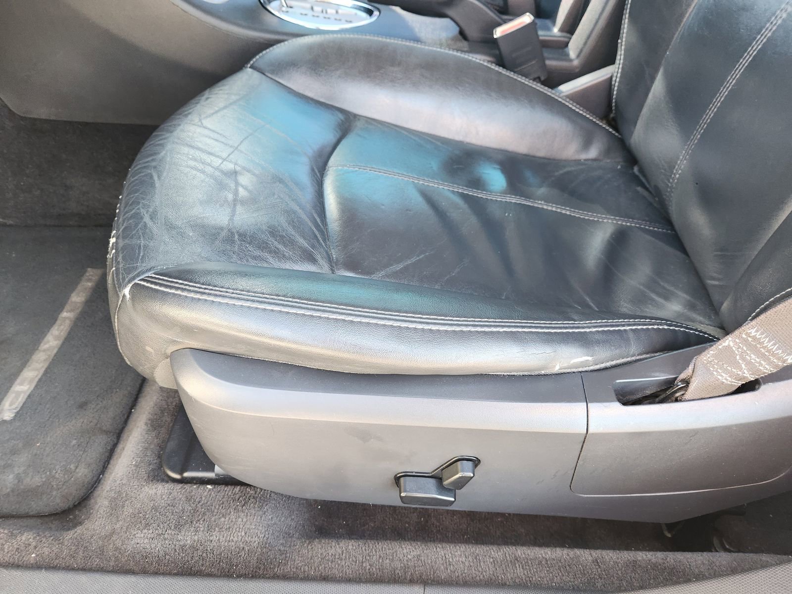 Used 2010 Chrysler Sebring Limited image 29