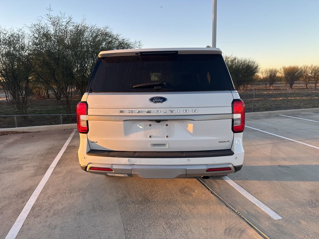 Used 2024 Ford Expedition Max XLT image 4