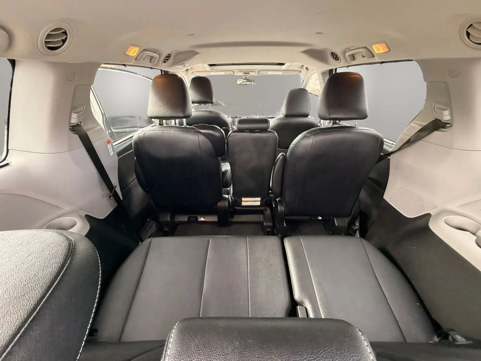 Used 2015 Toyota Sienna SE w/ SE Preferred Package FWD image 37