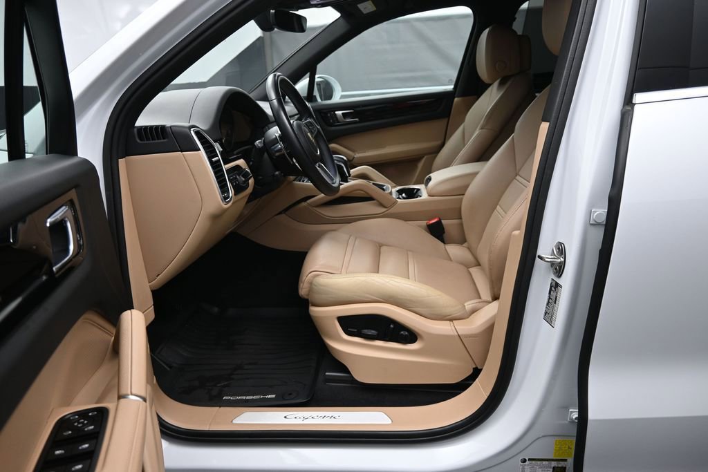 Certified 2023 Porsche Cayenne AWD/4WD image 5