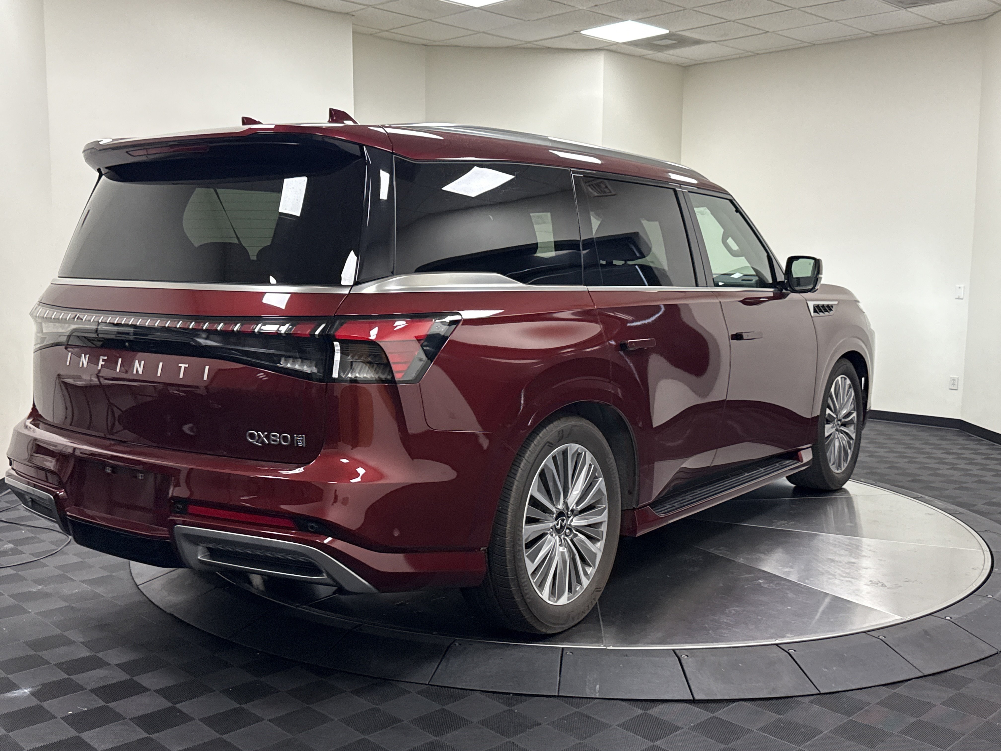 Certified 2025 INFINITI QX80 Sensory AWD/4WD image 7