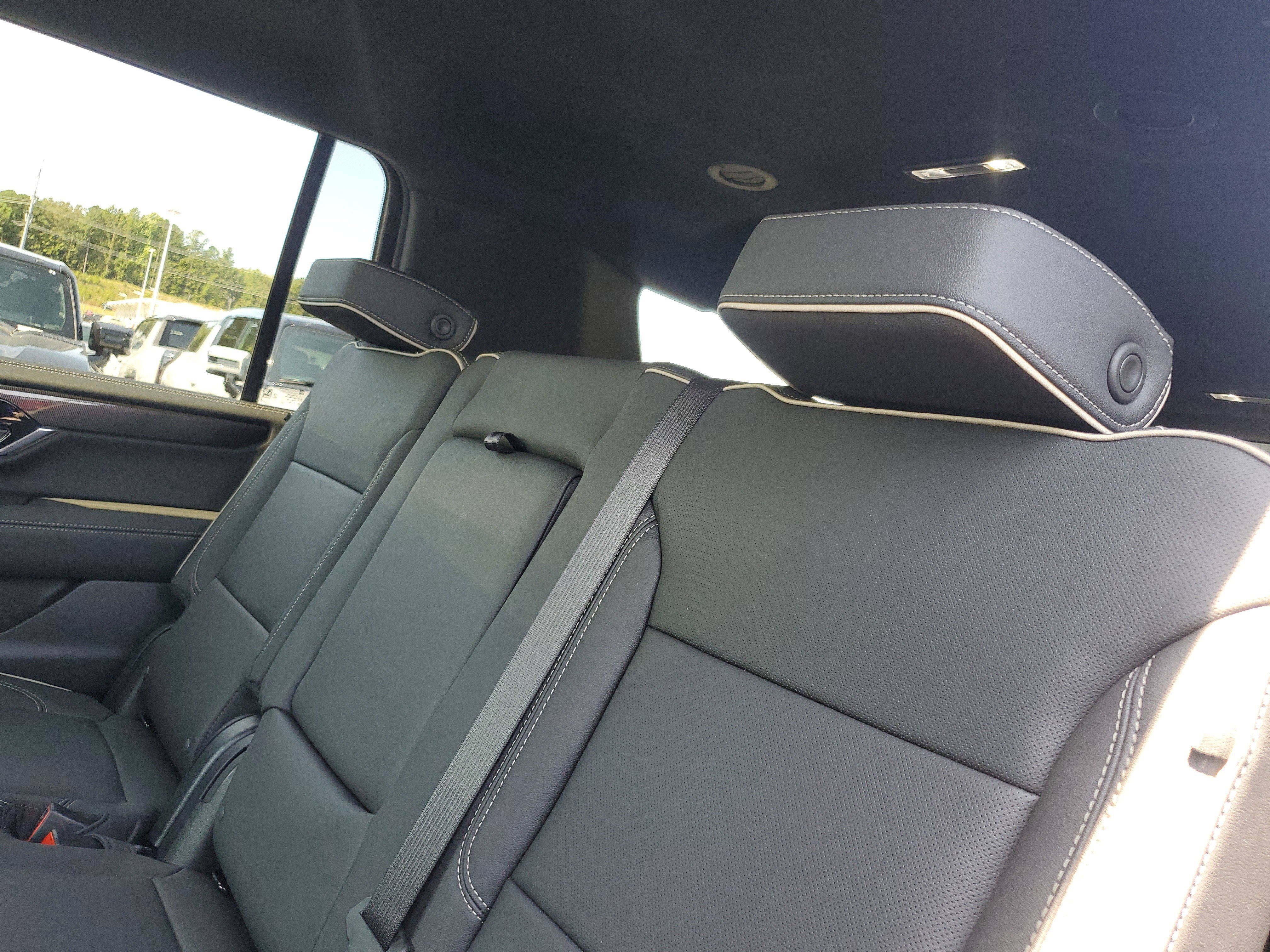 New 2025 GMC Yukon XL Elevation image 10