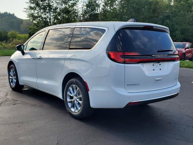 Used 2027 Chrysler Pacifica Select AWD/4WD image 4