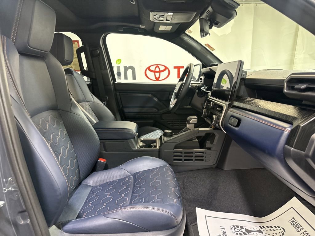 Used 2025 Toyota 4Runner 4WD image 11