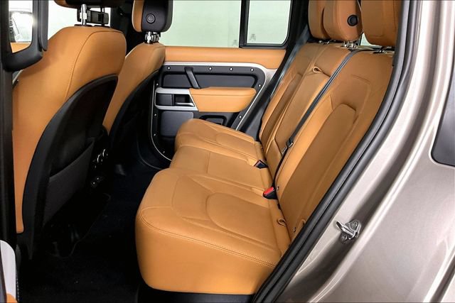 Used 2023 Land Rover Defender 110 SE AWD/4WD image 3