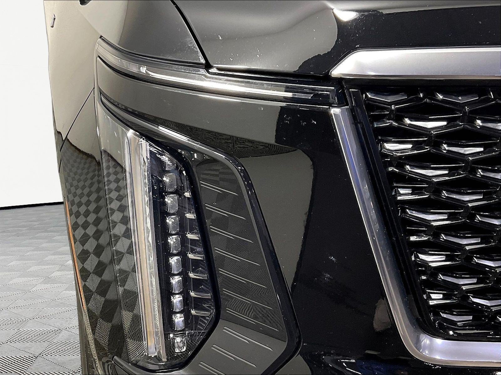 Used 2025 Cadillac Escalade Premium Luxury w/ LPO, Floor Liner Package AWD/4WD image 32