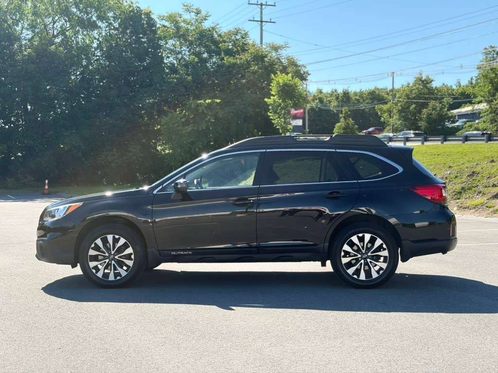 Used 2017 Subaru Outback 2.5i Limited AWD/4WD image 3