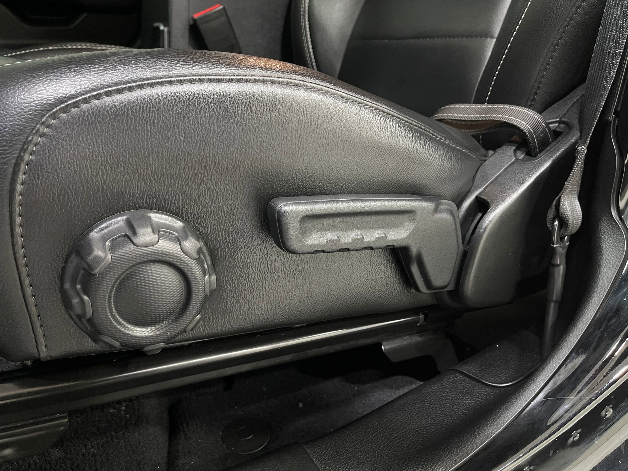 Used 2023 Jeep Wrangler Sahara w/ Cold Weather Group image 16