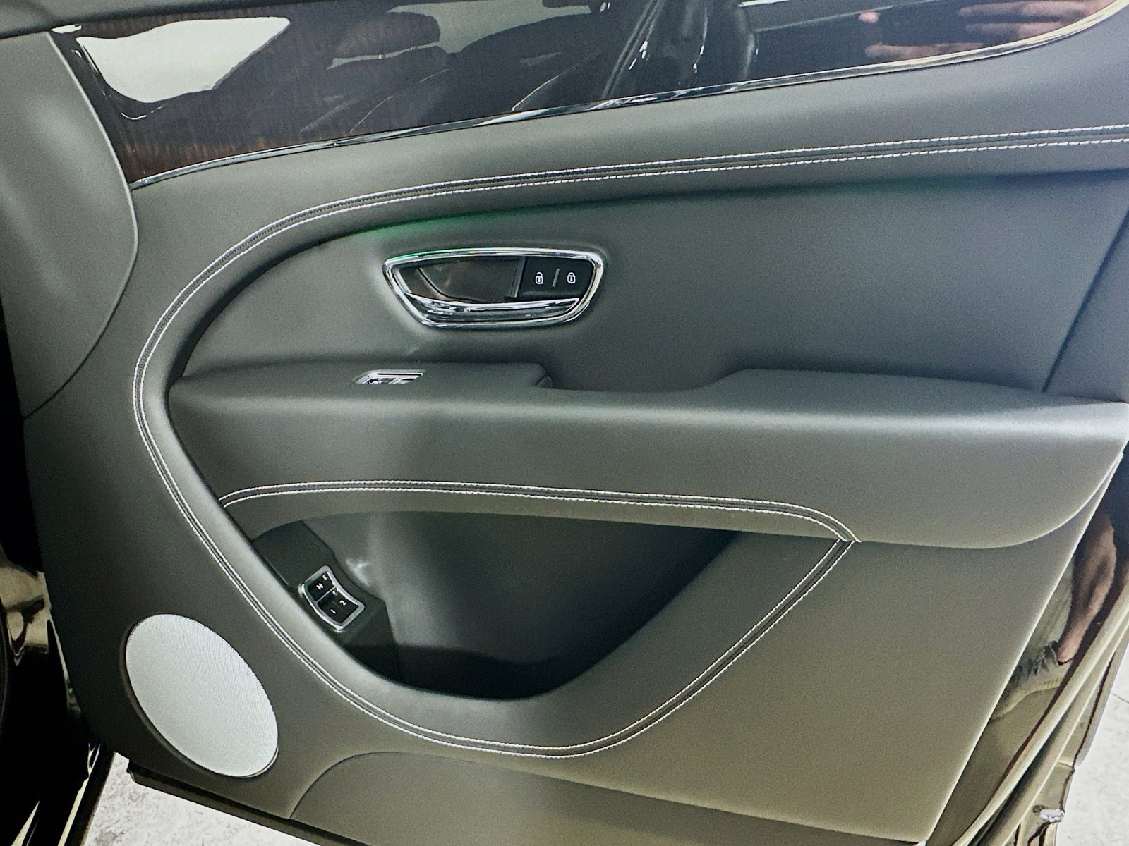 Used 2022 Bentley Bentayga AWD/4WD image 66