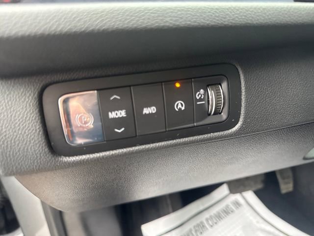 Used 2025 Chevrolet Traverse RS image 37