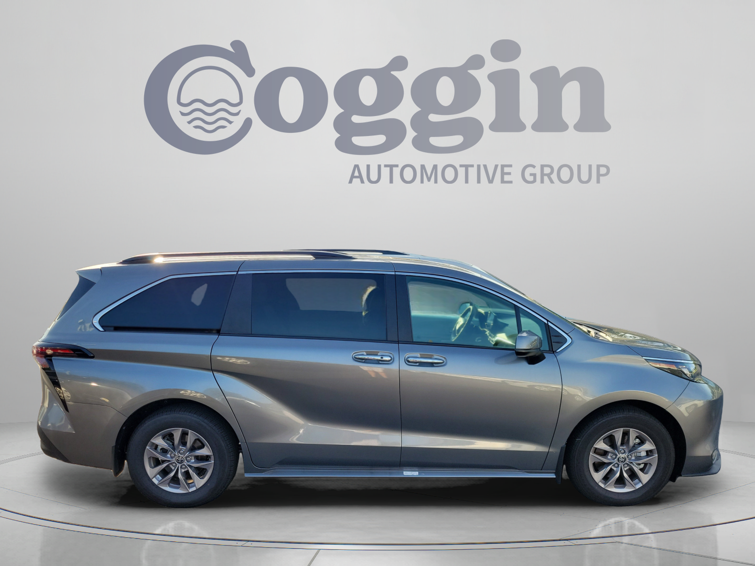 Certified 2026 Toyota Sienna XLE FWD image 7