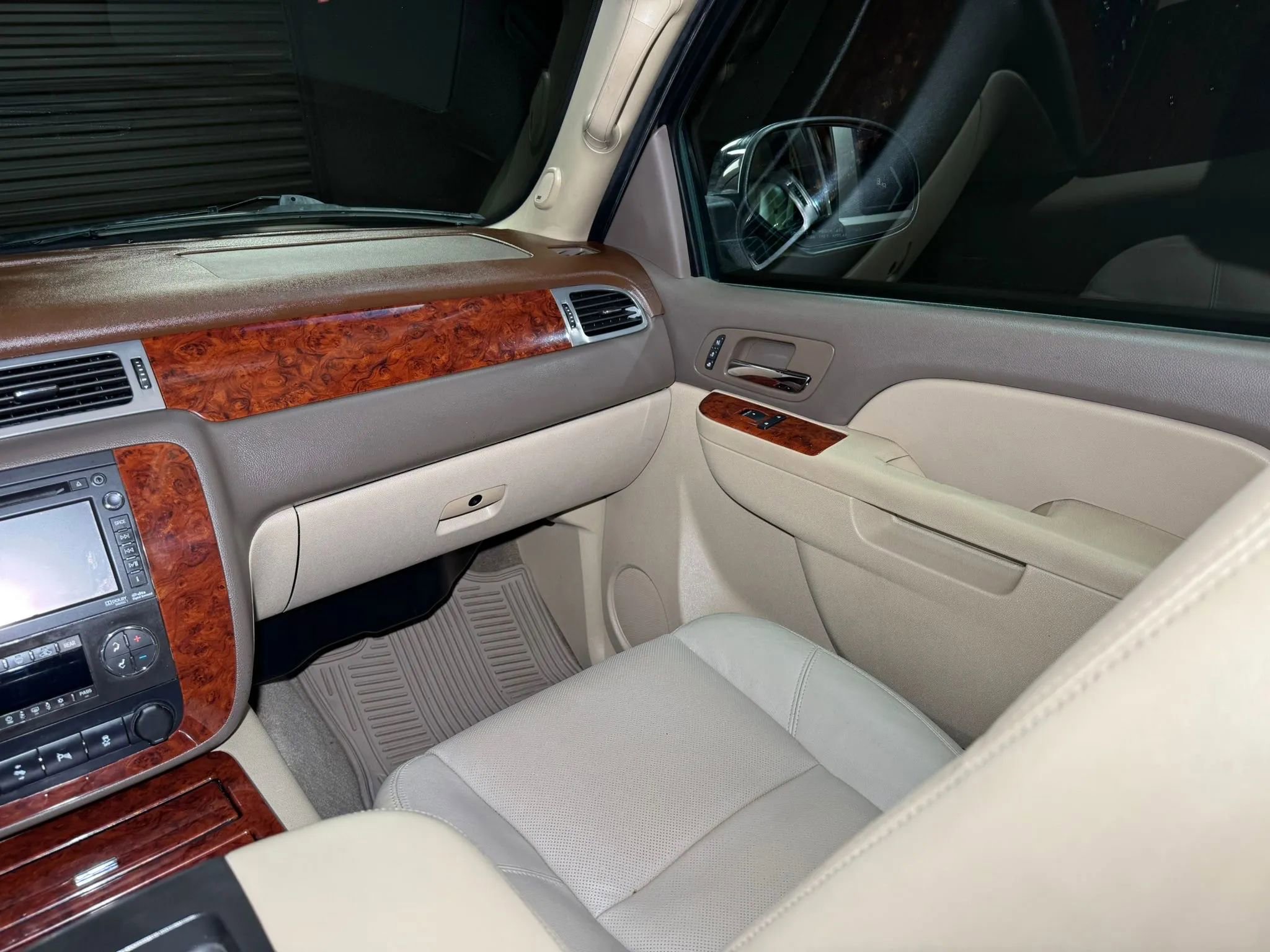 Used 2012 Chevrolet Suburban LTZ image 47