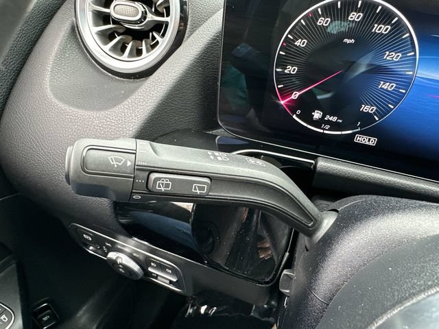 Used 2025 Mercedes-Benz GLA 250 4MATIC image 33