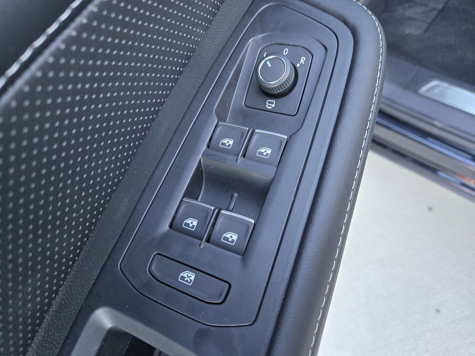 New 2025 Volkswagen Atlas Cross Sport SEL Premium R-Line image 22