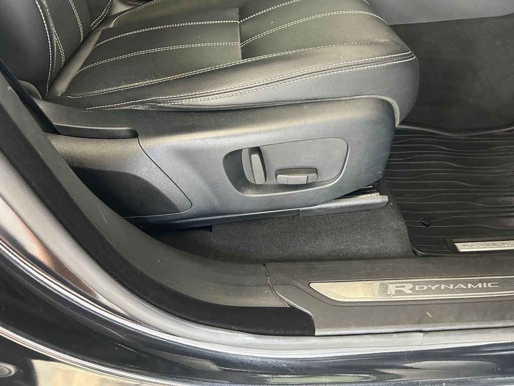 Used 2019 Land Rover Range Rover Velar R-Dynamic SE AWD/4WD image 30