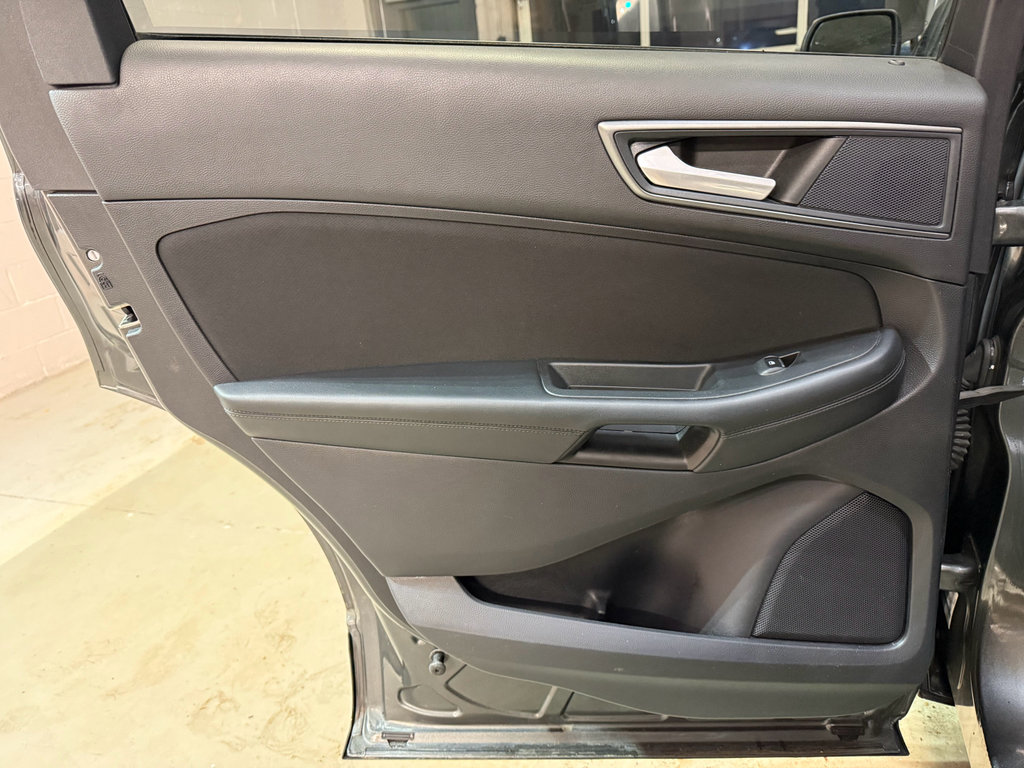 Used 2019 Ford Edge SE image 28