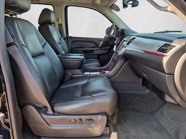 Used 2014 Cadillac Escalade Luxury RWD image 24