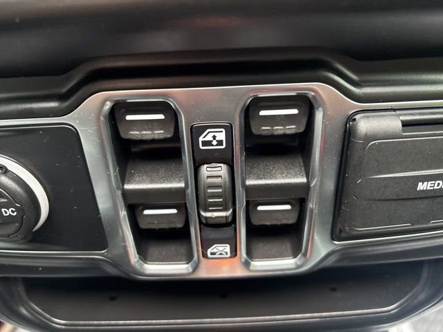 Used 2022 Jeep Wrangler Unlimited Sahara AWD/4WD image 9