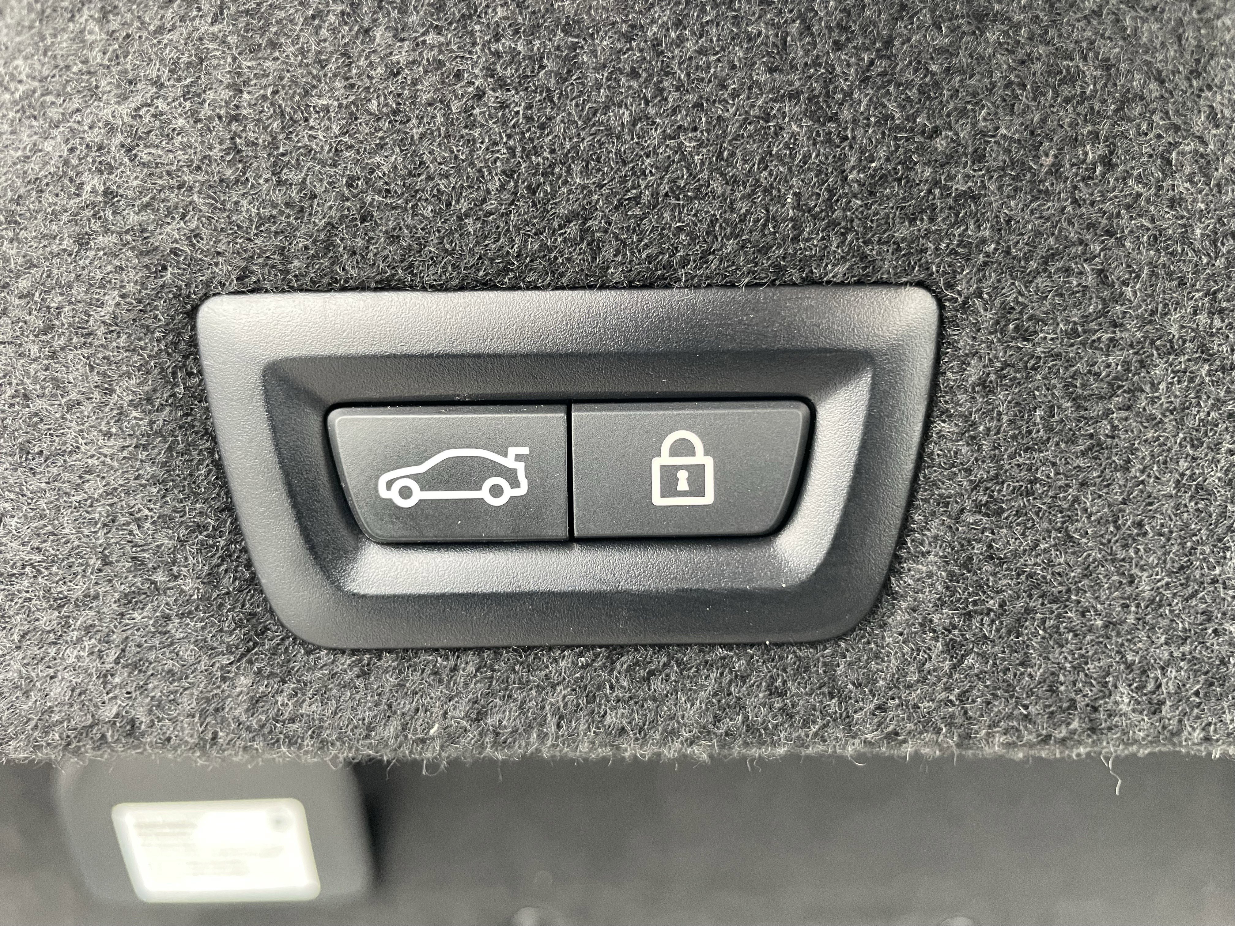 Used 2022 BMW 750i xDrive image 38