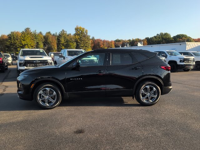 Used 2024 Chevrolet Blazer LT w/ Convenience Package FWD image 3