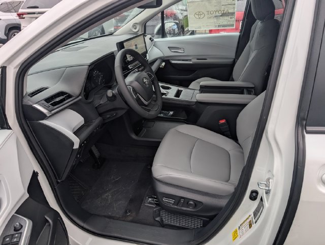 New 2026 Toyota Sienna XLE FWD image 11