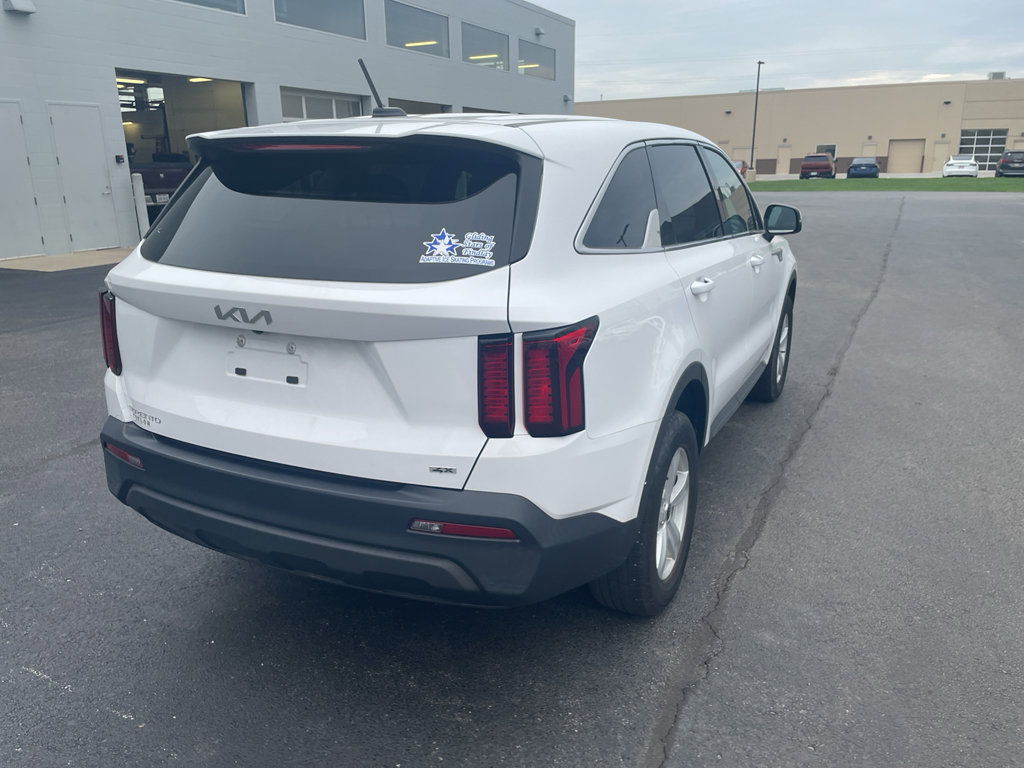 Used 2023 Kia Sorento LX AWD/4WD image 6