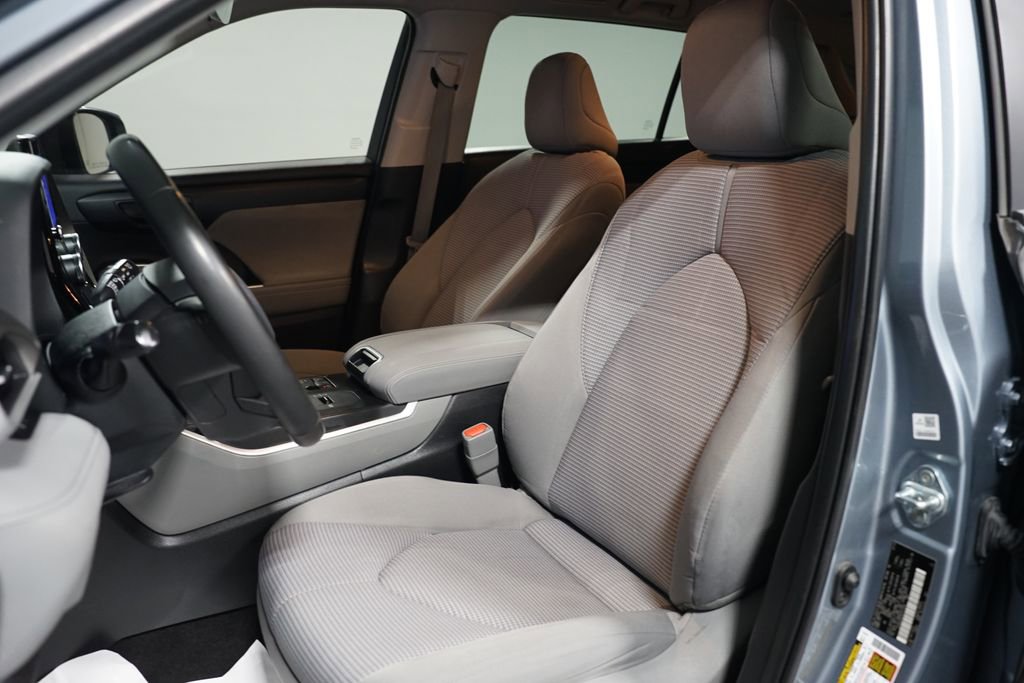 Certified 2024 Toyota Highlander LE image 27