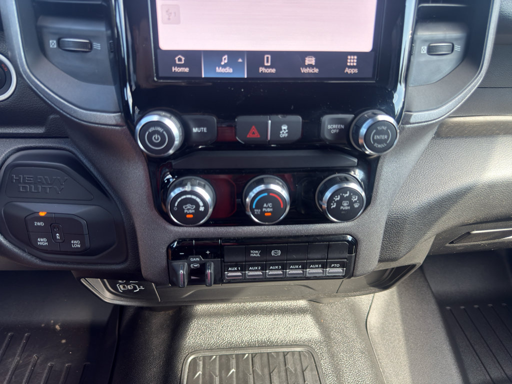 Used 2025 RAM 3500 Tradesman w/ Chrome Appearance Group AWD/4WD image 27