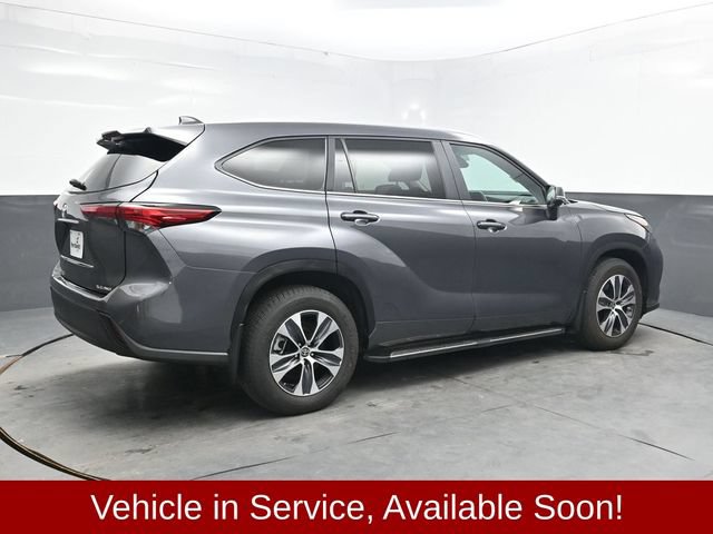 Used 2023 Toyota Highlander XLE AWD/4WD image 8