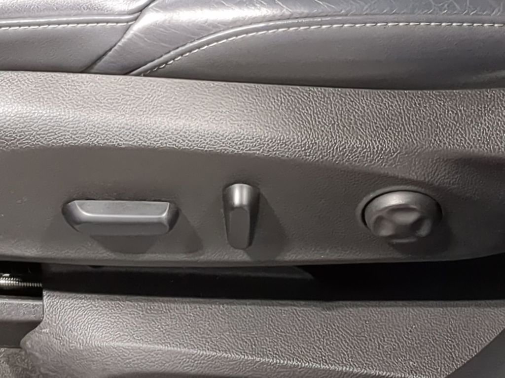 Used 2019 Buick Envision Premium w/ Driver Confidence Package AWD/4WD image 21