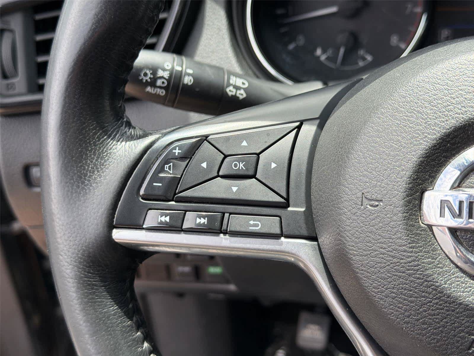 Used 2018 Nissan Rogue SL FWD image 34