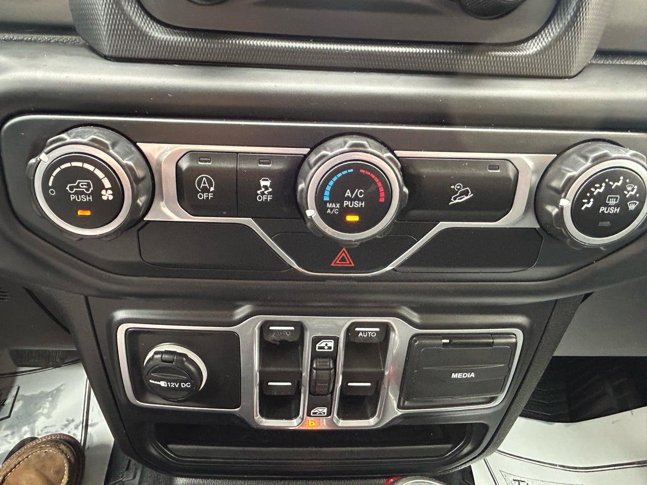 Used 2018 Jeep Wrangler Unlimited Sport S AWD/4WD image 21
