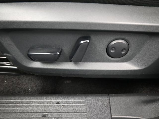 Used 2025 Nissan Rogue SV image 33