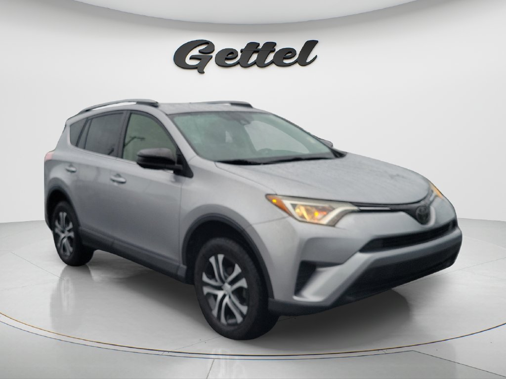 Used 2018 Toyota RAV4 LE FWD image 3