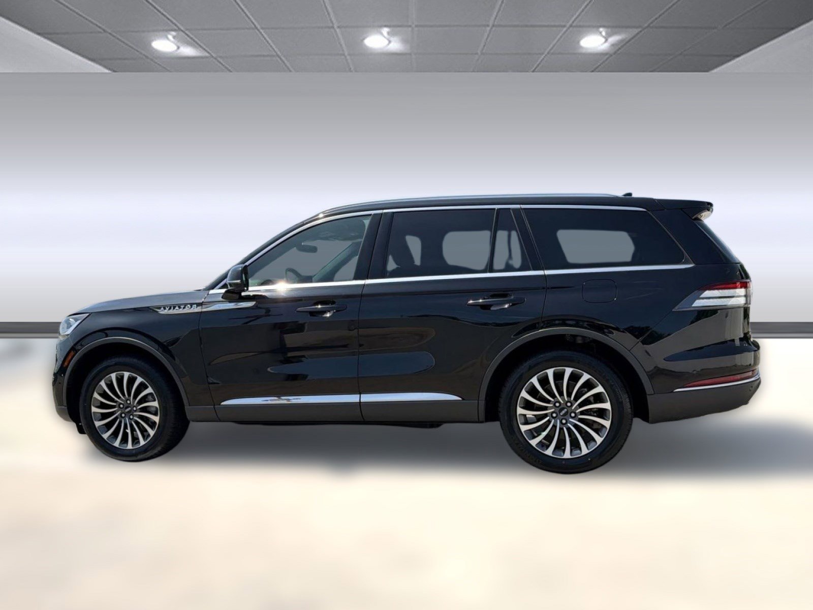 Used 2024 Lincoln Aviator Reserve w/ Equipment Group 201A AWD/4WD image 2