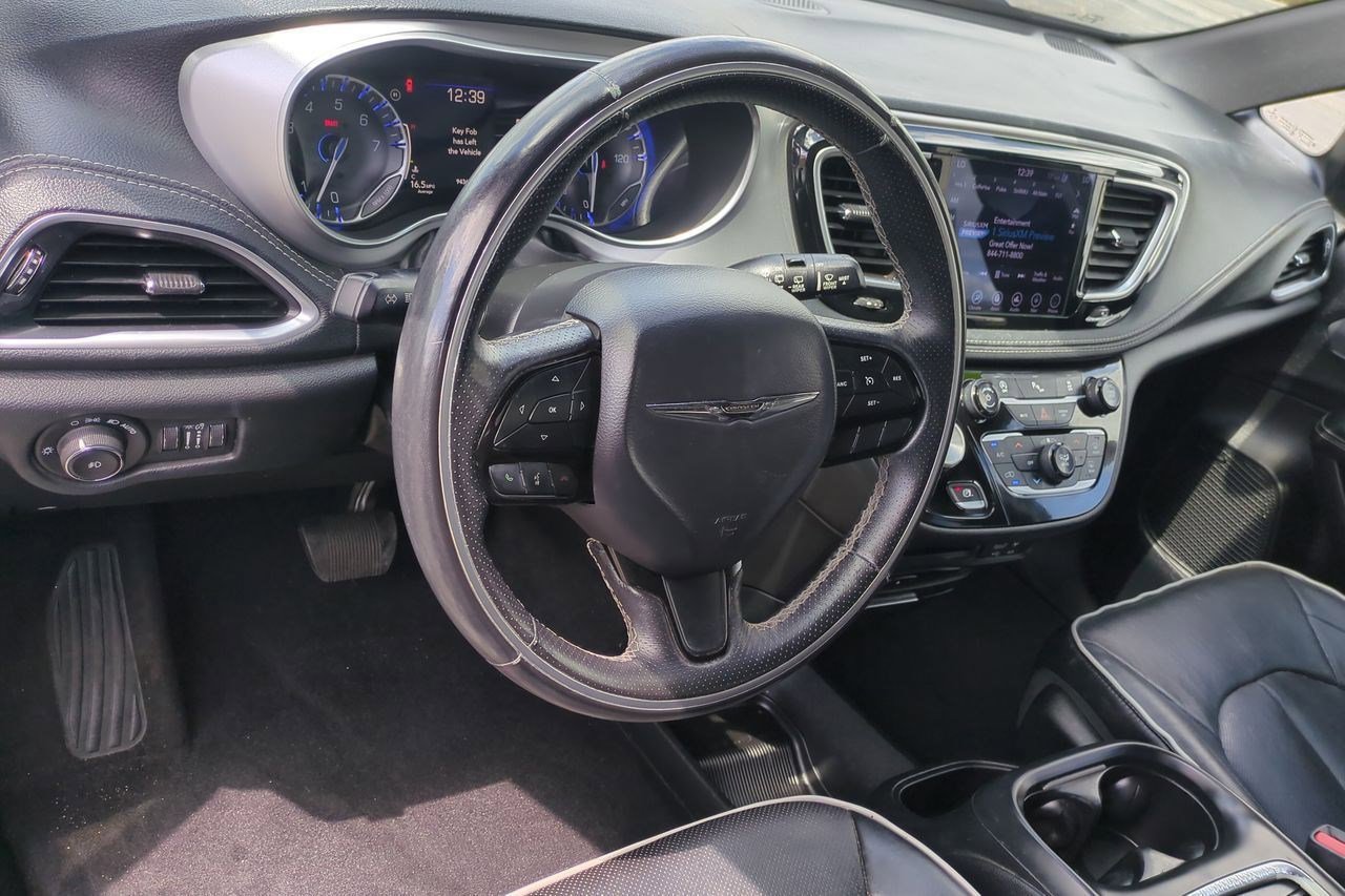 Used 2018 Chrysler Pacifica Limited image 10