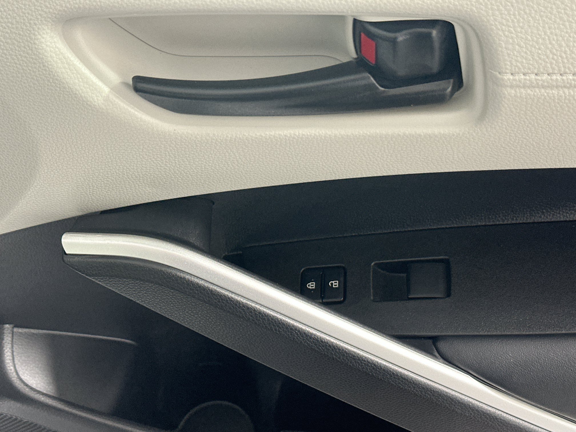 Used 2026 Toyota Corolla Cross LE FWD image 29