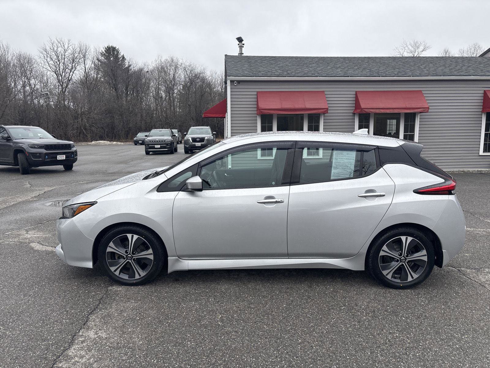 Used 2020 Nissan Leaf SV w/ SV All Weather Package FWD image 2