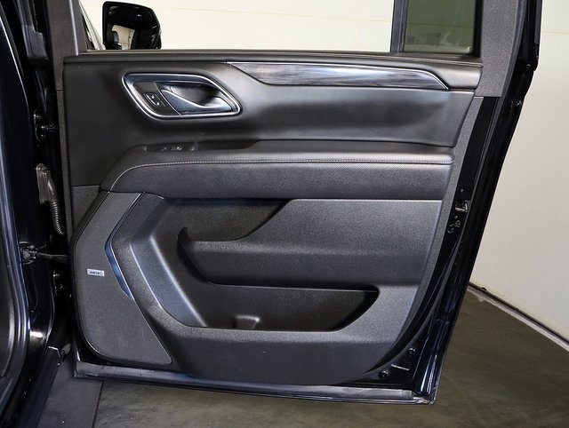 Used 2023 GMC Yukon XL SLT w/ SLT Premium Package image 33