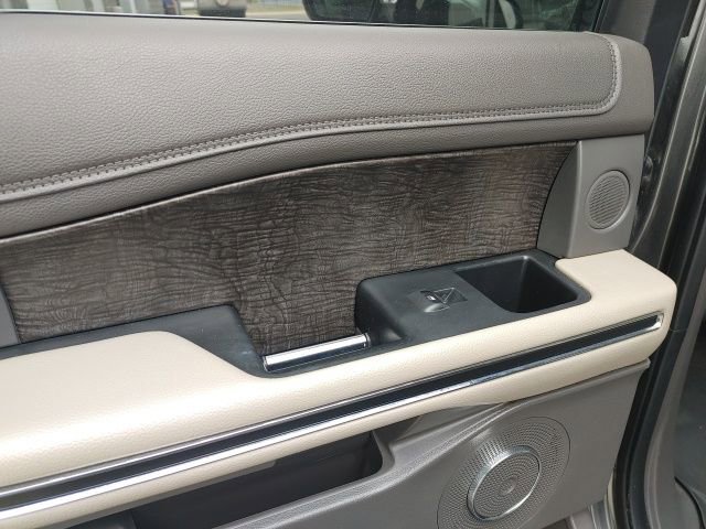 Used 2021 Ford Expedition Limited image 14