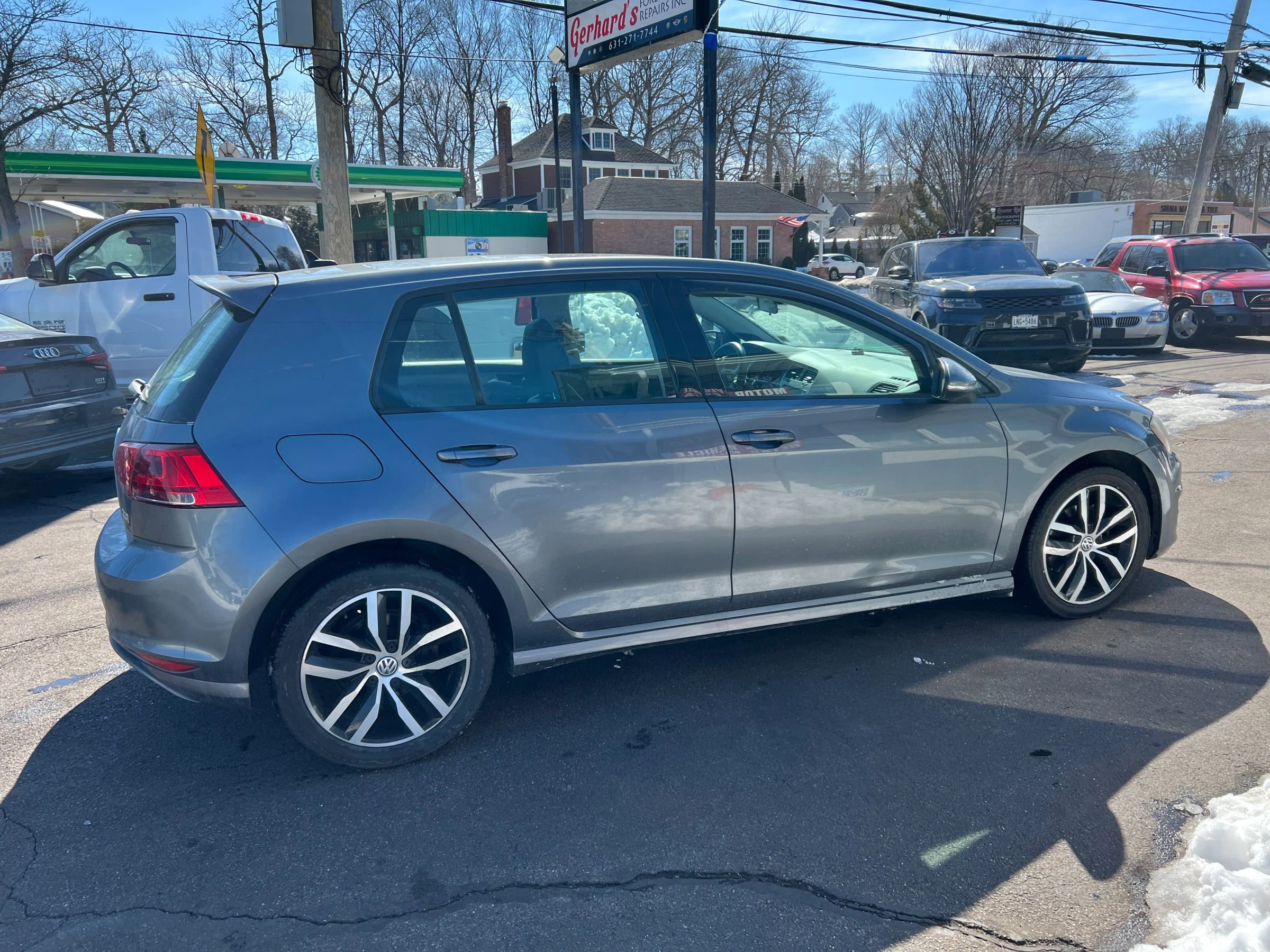 Used 2015 Volkswagen Golf SE w/ Golf Sport Package image 6